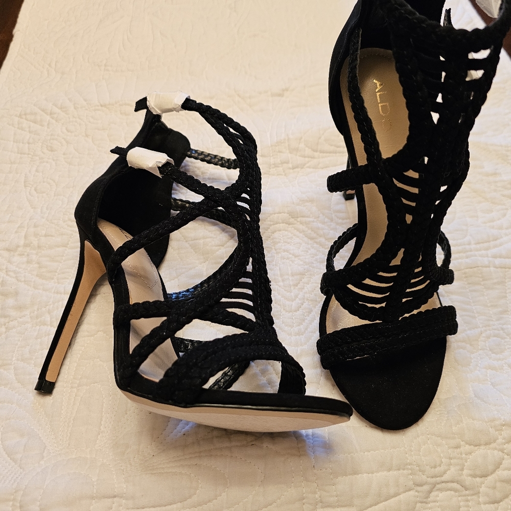 Goddess in black, Aldo heels!